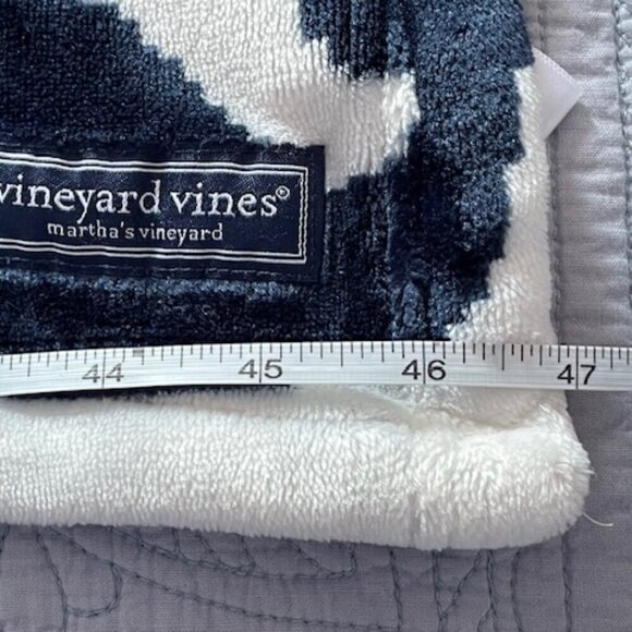 VINEYARD VINES Fair Isle Fleece Blanket Throw Navy Red White Whale Print - Picture 11 of 11